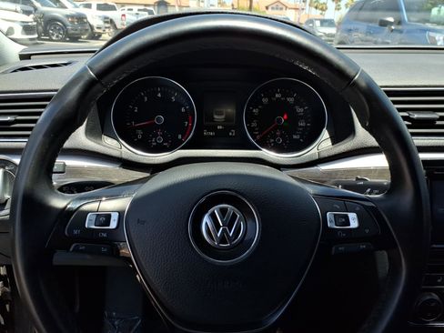 Used 2018 Volkswagen Passat 2.0T SE FWD image 27