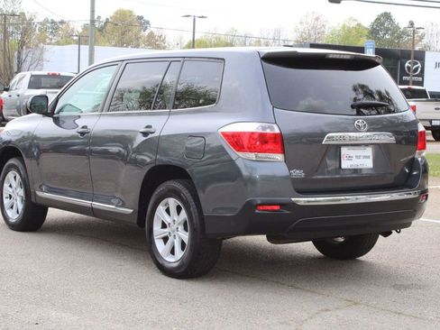 Used 2013 Toyota Highlander Plus w/ Cold Weather Pkg image 5