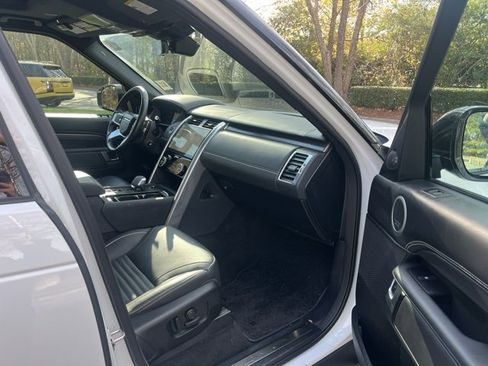 Used 2024 Land Rover Discovery Metropolitan Edition image 10