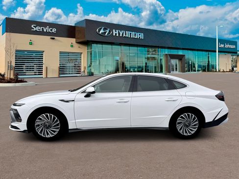 New 2026 Hyundai Sonata Limited FWD image 3