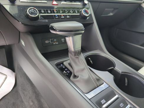 Used 2025 Hyundai Sonata SE FWD image 38