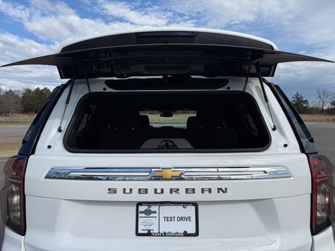 Used 2024 Chevrolet Suburban LT image 14