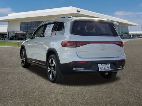 Used 2023 Mercedes-Benz EQB 300 4MATIC image 8