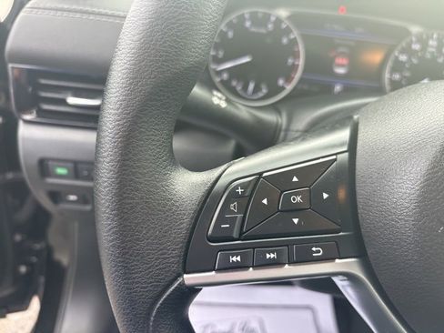 Used 2025 Nissan Sentra SV image 26