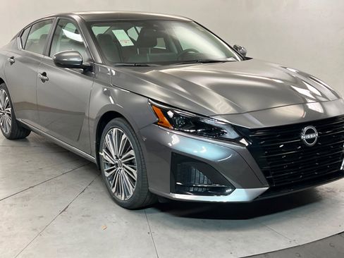 New 2026 Nissan Altima 2.5 SV FWD image 7
