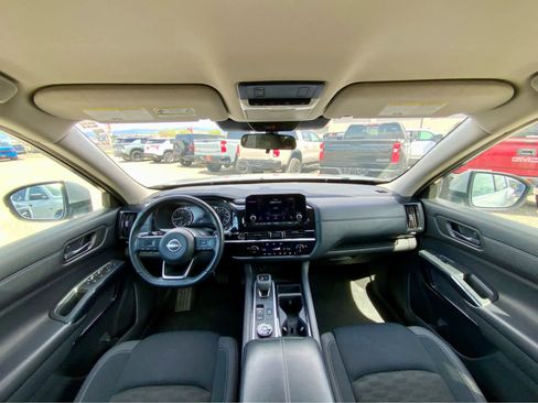 Used 2024 Nissan Pathfinder SV AWD/4WD image 30