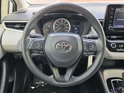 Used 2022 Toyota Corolla LE FWD image 11