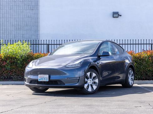 Used 2020 Tesla Model Y Long Range image 7