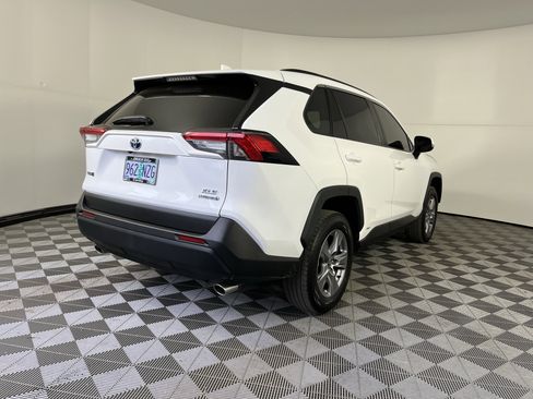 Used 2023 Toyota RAV4 XLE AWD/4WD image 5