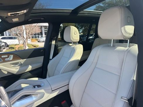Used 2025 Mercedes-Benz GLS 450 4MATIC image 14