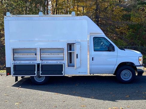 New 2026 Ford E-350 and Econoline 350 Super Duty w/ Power Equipment Group image 9