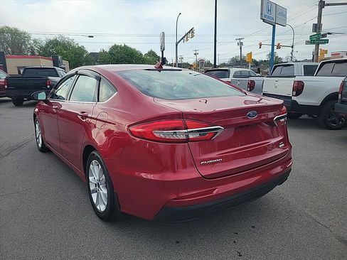 Used 2020 Ford Fusion SE FWD image 3