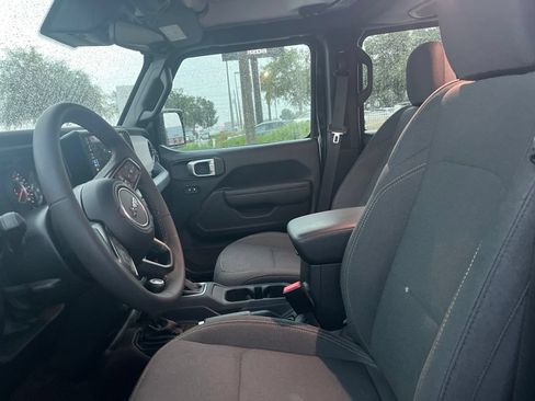 Used 2024 Jeep Wrangler Unlimited Sport AWD/4WD image 3
