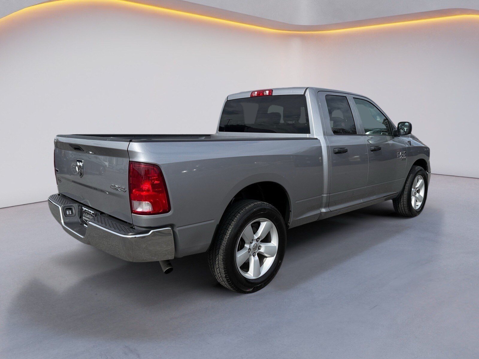 Used 2024 RAM 1500 Classic SLT AWD/4WD image 3