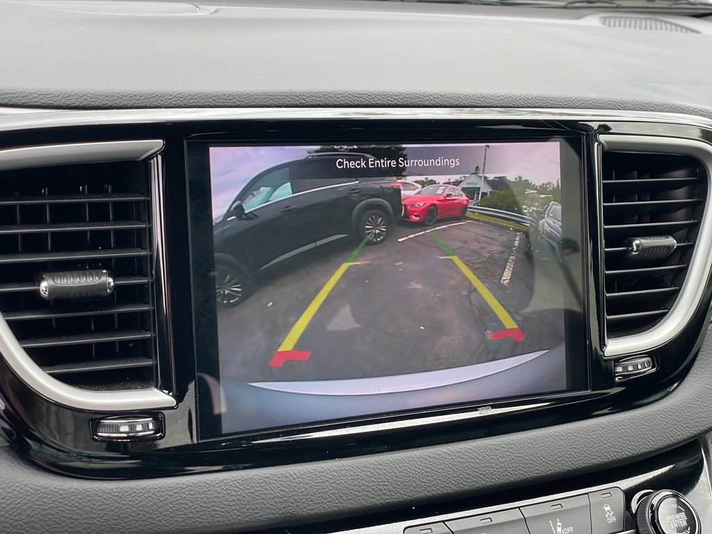 Used 2026 Chrysler Pacifica Select FWD image 21