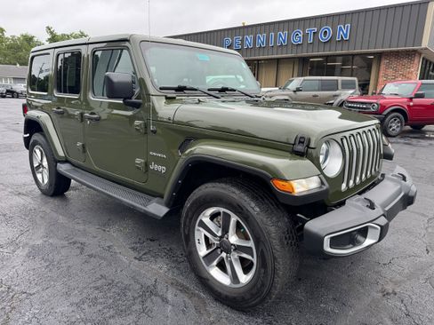 Used 2022 Jeep Wrangler Unlimited Sahara AWD/4WD image 9