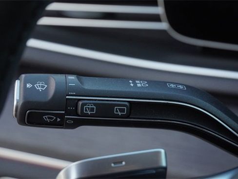 Used 2025 Mercedes-Benz GLS 450 4MATIC image 34