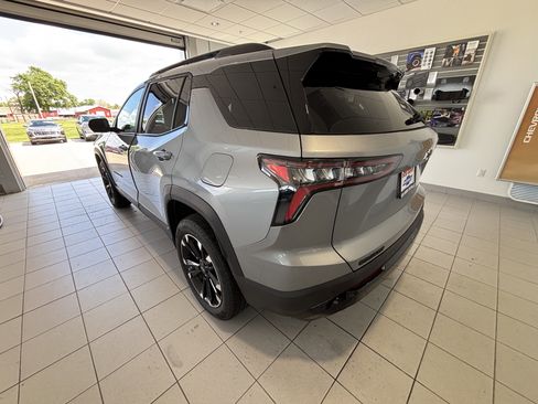Used 2025 Chevrolet Equinox RS w/ Safety and Technology Package FWD image 3