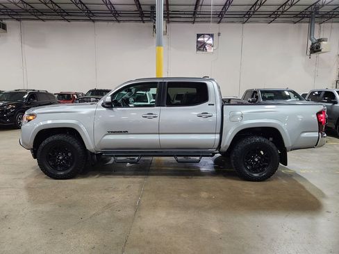 Used 2022 Toyota Tacoma SR5 RWD image 7