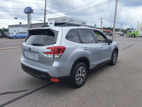 Used 2022 Subaru Forester Premium AWD/4WD image 3