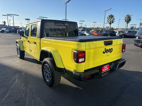 Certified 2024 Jeep Gladiator Sport image 5
