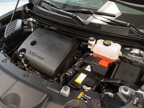 Used 2023 Chevrolet Traverse LT FWD image 18