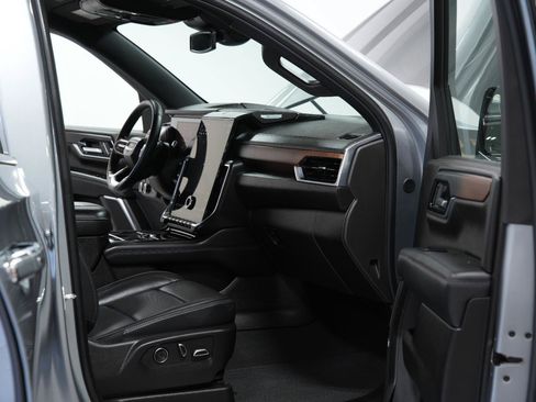 Used 2025 GMC Yukon Denali AWD/4WD image 11