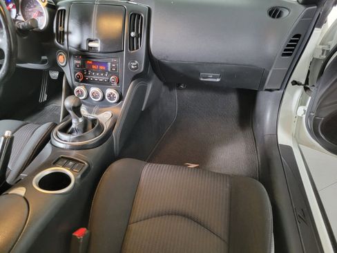 Used 2015 Nissan 370Z Base image 21