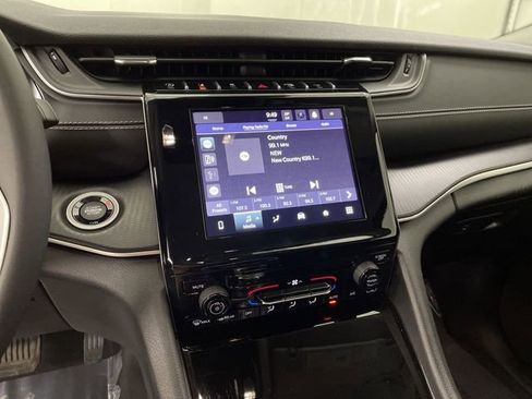 Used 2024 Jeep Grand Cherokee Laredo image 24