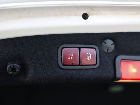 Used 2015 Mercedes-Benz C 300 Sedan image 28