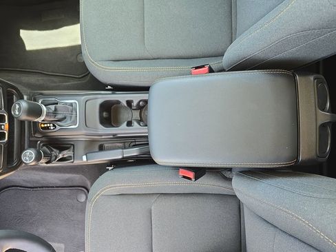 Used 2025 Jeep Wrangler Unlimited Sahara image 25