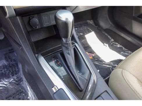 Used 2018 Toyota Corolla LE FWD image 18