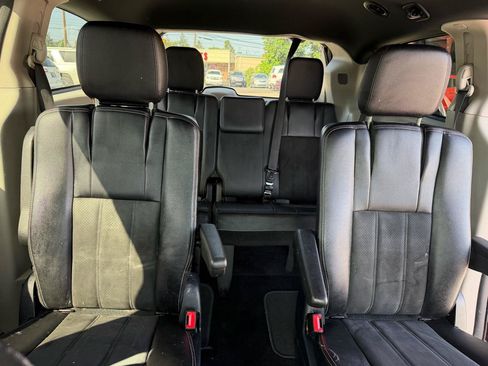 Used 2019 Dodge Grand Caravan SXT FWD image 17