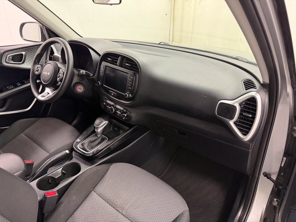 Used 2022 Kia Soul LX FWD image 12