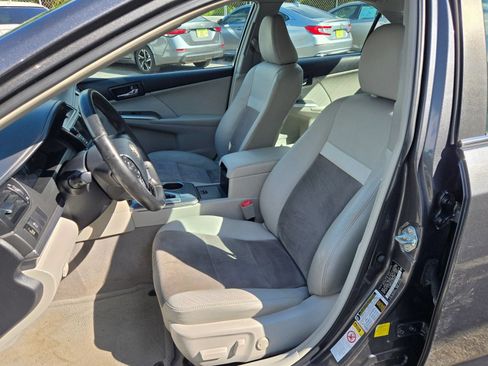 Used 2012 Toyota Camry XLE w/ Leather Pkg FWD image 8