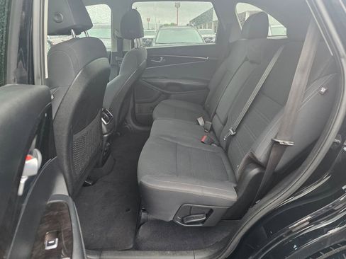 Used 2018 Kia Sorento AWD image 11