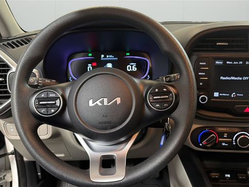 Used 2025 Kia Soul LX w/ LX Technology Package FWD image 22