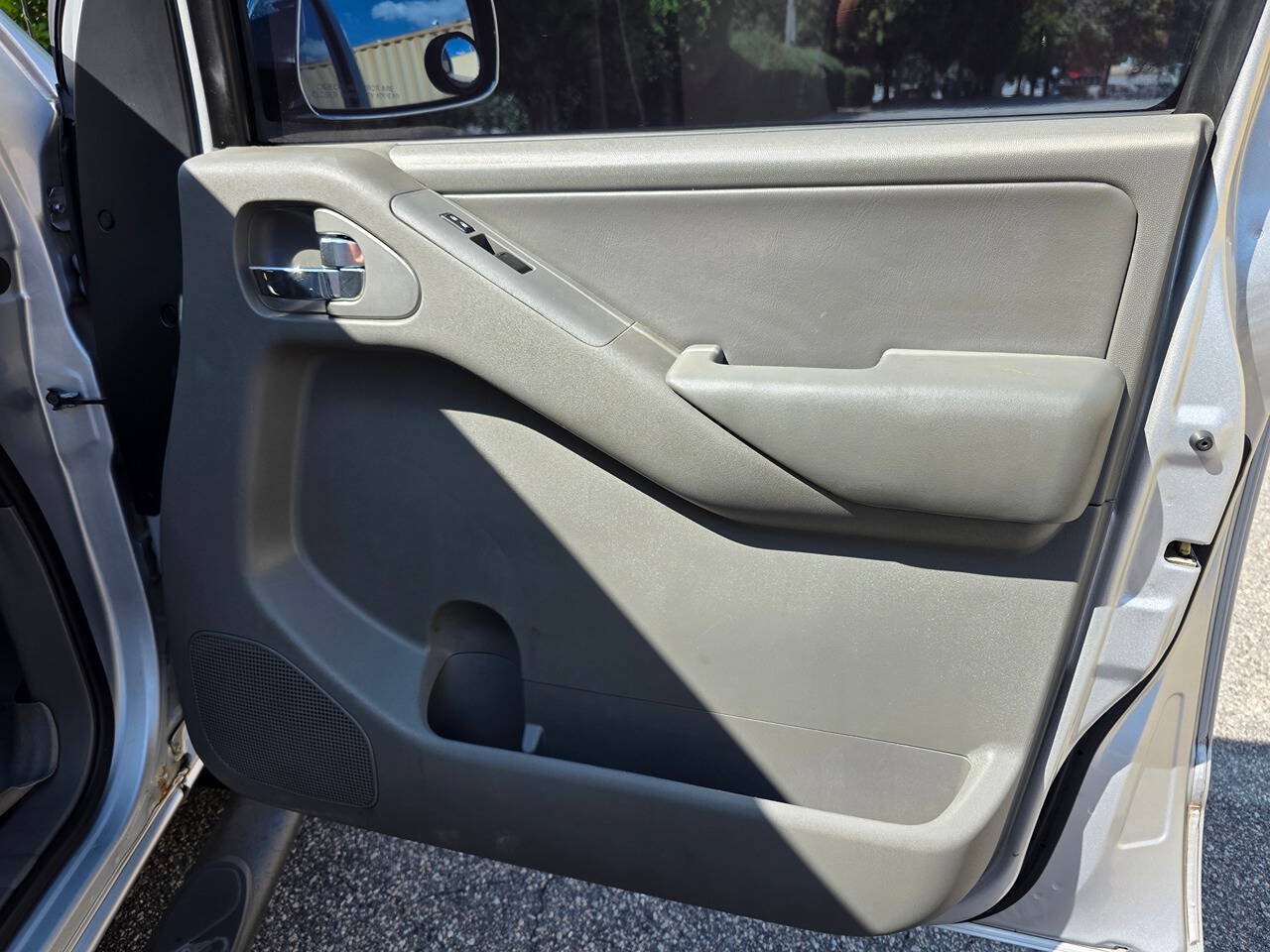 Used 2013 Nissan Frontier SL w/ Moonroof Pkg AWD/4WD image 33