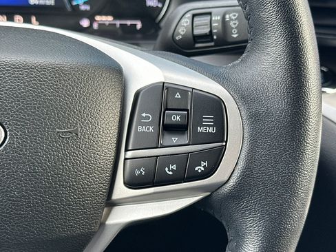 Used 2023 Ford Explorer XLT image 28