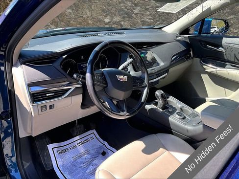 Used 2019 Cadillac XT4 Luxury w/ Trailering Package AWD/4WD image 12