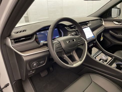 New 2025 Jeep Grand Cherokee Limited image 15