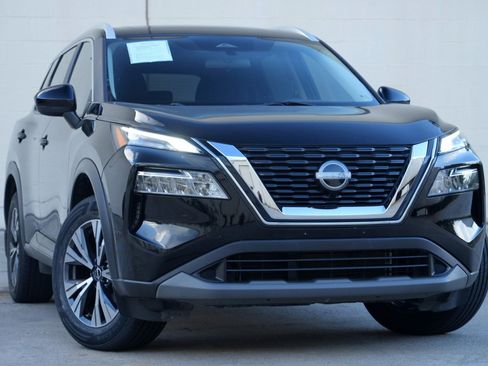 Used 2023 Nissan Rogue SV w/ SV Premium B Package FWD image 2
