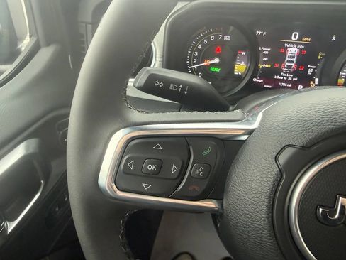 Used 2025 Jeep Wrangler Unlimited Sahara AWD/4WD image 18