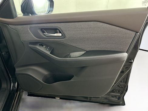 Used 2023 Nissan Rogue SV image 31