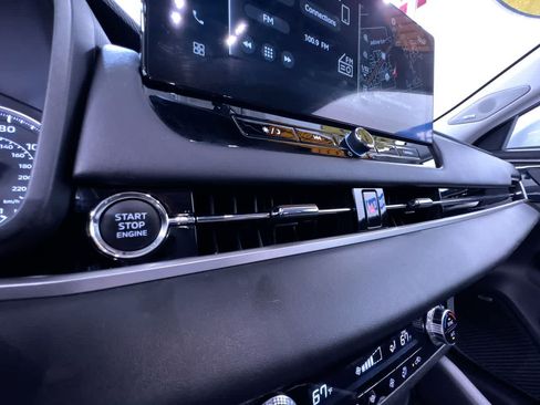Used 2025 Mitsubishi Outlander SE FWD image 17