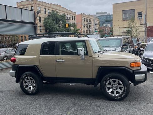 Used 2014 Toyota FJ Cruiser 4WD w/ Convenience Package image 4