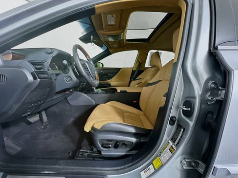 Used 2024 Lexus ES 300h Ultra Luxury w/ Accessory Package (Z1) FWD image 13