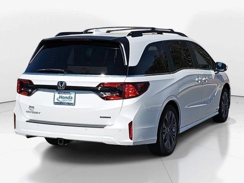 New 2026 Honda Odyssey Touring image 7