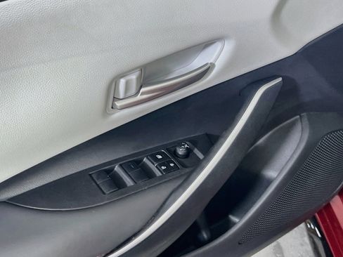 Used 2025 Toyota Corolla SE FWD image 18