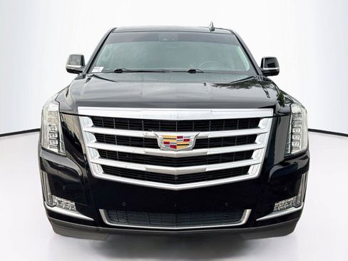 Used 2019 Cadillac Escalade Luxury AWD/4WD image 9